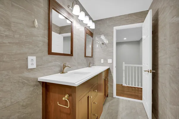 $2,950 | 40 Cottonwood Street, Jersey City, NJ 07305