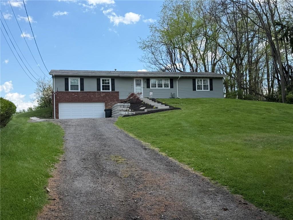 107 W Hillcrest Rd is waiting for YOU!
