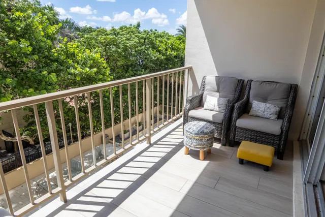 $585,000 | 1021 Hillsboro Mile, Unit 203, Hillsboro Beach, FL 33062