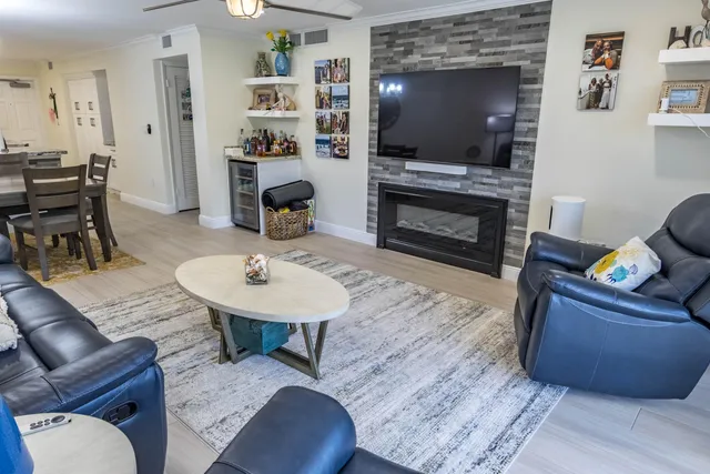 $585,000 | 1021 Hillsboro Mile, Unit 203, Hillsboro Beach, FL 33062