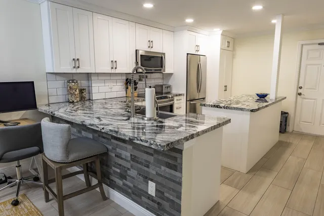 $585,000 | 1021 Hillsboro Mile, Unit 203, Hillsboro Beach, FL 33062