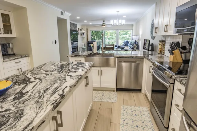 $585,000 | 1021 Hillsboro Mile, Unit 203, Hillsboro Beach, FL 33062