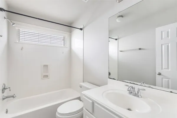 $1,995 | 21915 Saragosa Pond Lane, Spring, TX 77379