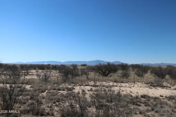 a view of a dry field