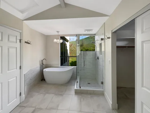 a view of a house with backyard and plants