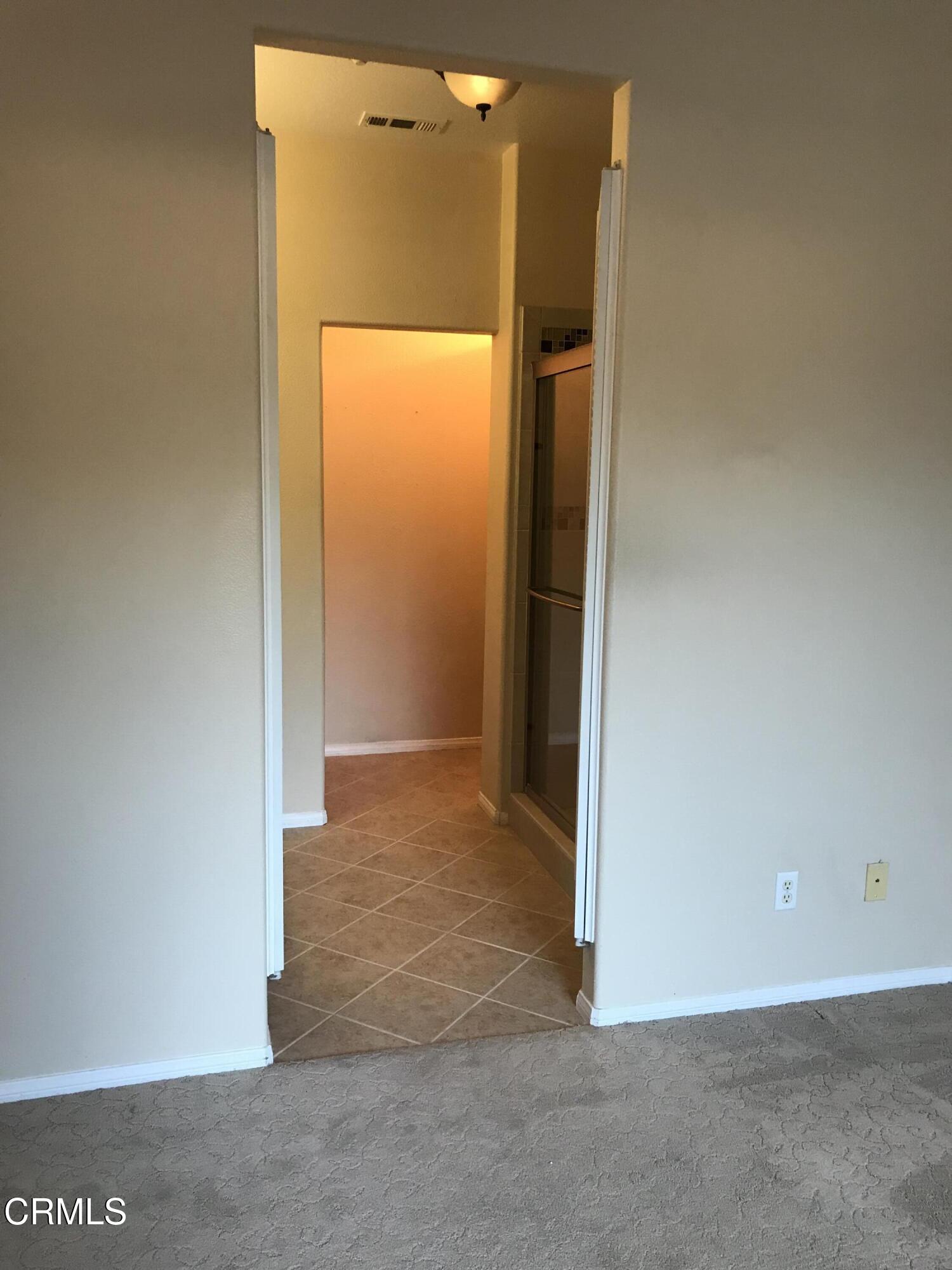 3732 Shelley Place Oxnard, CA 93033 - Photo 19 of 26 an empty room with a mirror