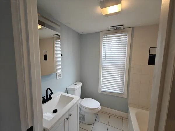 $4,000 | 102 Mt Pleasant Avenue, Unit 2, Boston, MA 02119