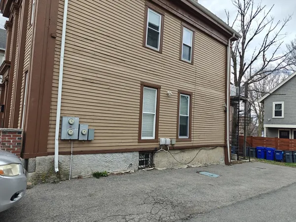 $4,000 | 102 Mt Pleasant Avenue, Unit 2, Boston, MA 02119