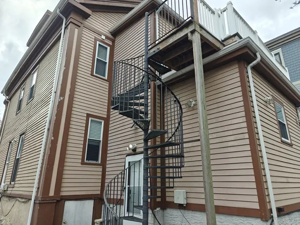 $4,000 | 102 Mt Pleasant Avenue, Unit 2, Boston, MA 02119