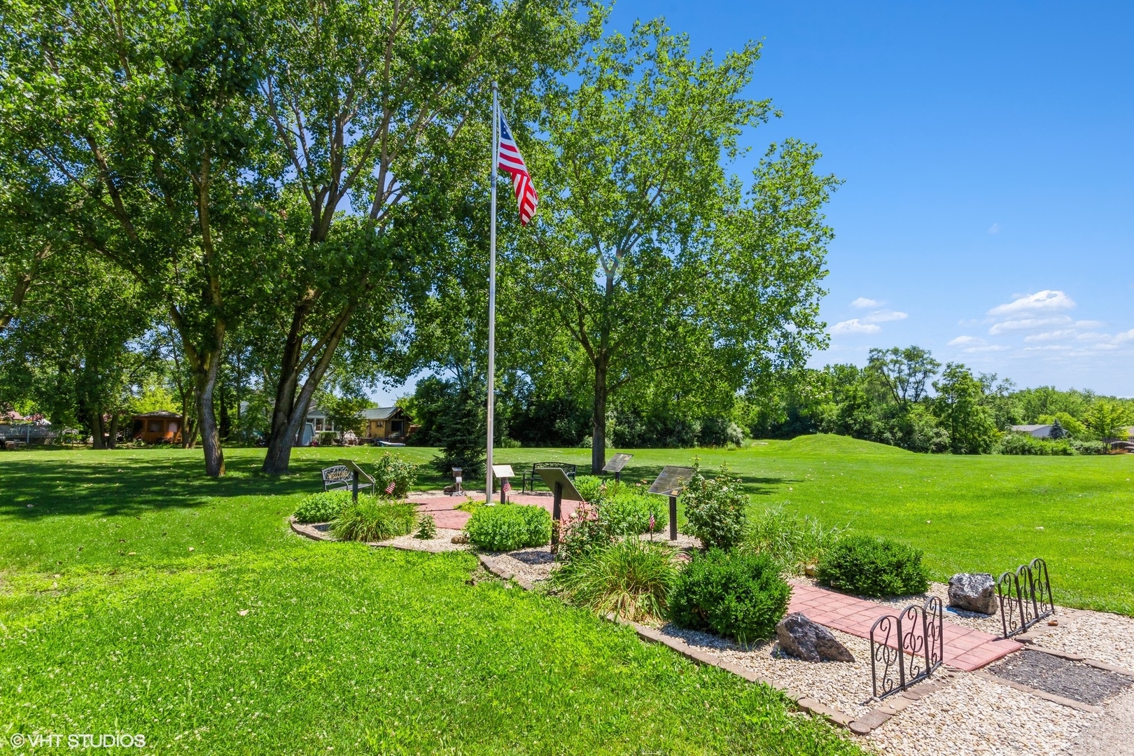 12-13 Hole In The Wall Road Wilmington, IL 60481 - Photo 10 of 17 Gallery Image 10