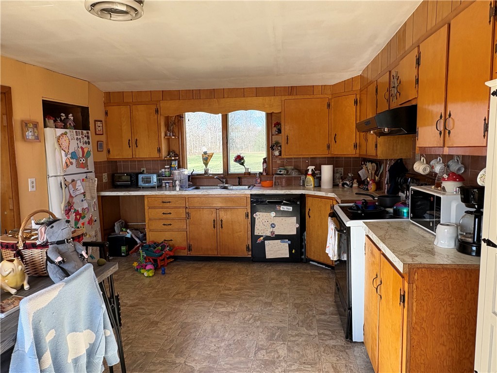 1398 Covered Bridge Road Sidney, NY 13849 - Photo 9 of 35 kitchen