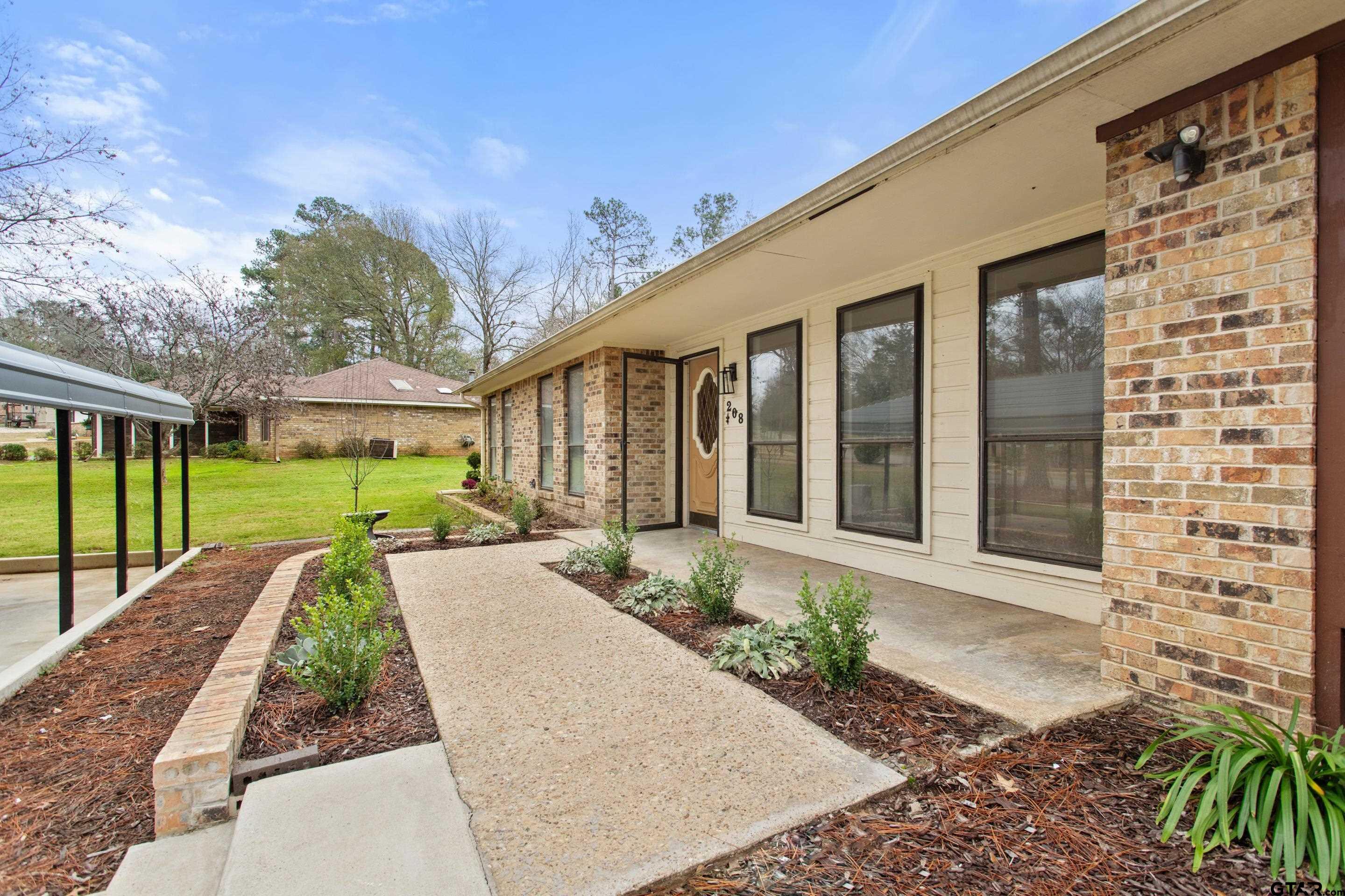 a view of a house with backyard and porch