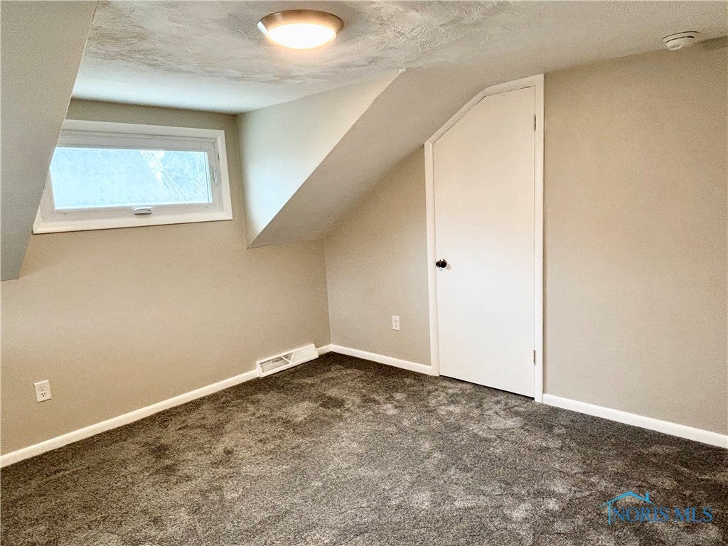 2097 Maginnis Road Oregon, OH 43616 - Photo 23 of 39 3rd bedroom.