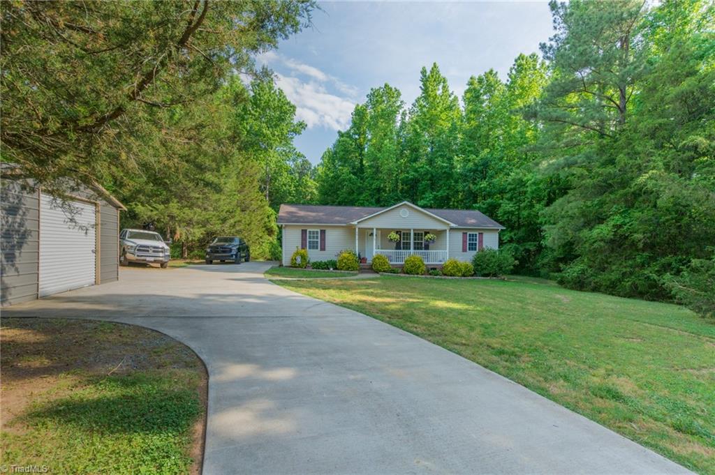 3913 Young Road Asheboro, NC 27205 - Photo 4 of 34 Gallery Image 4