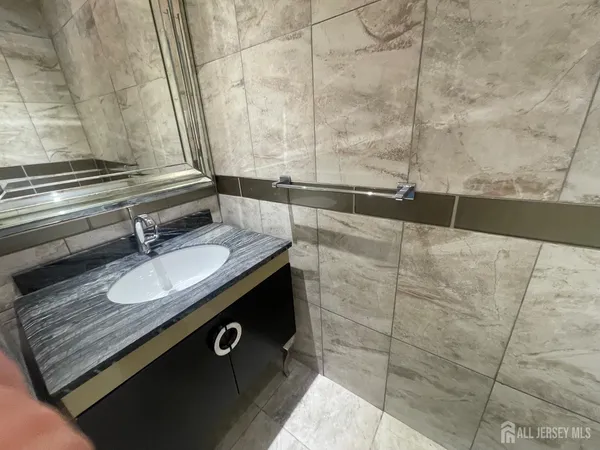 $3,150 | 402 Rittenhouse Court, North Brunswick, NJ 08902