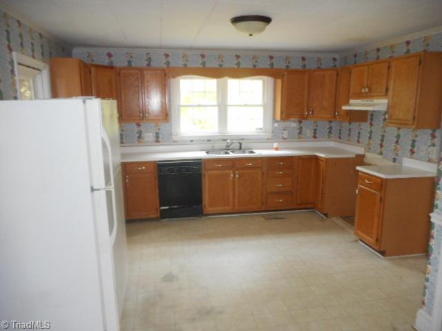 1702 Chestnut Drive High Point, NC 27262 - Photo 5 of 11 Gallery Image 5