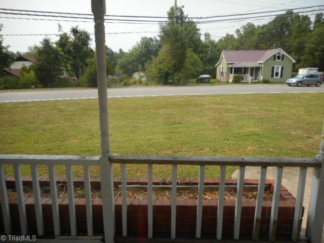 1702 Chestnut Drive High Point, NC 27262 - Photo 10 of 11 Gallery Image 10