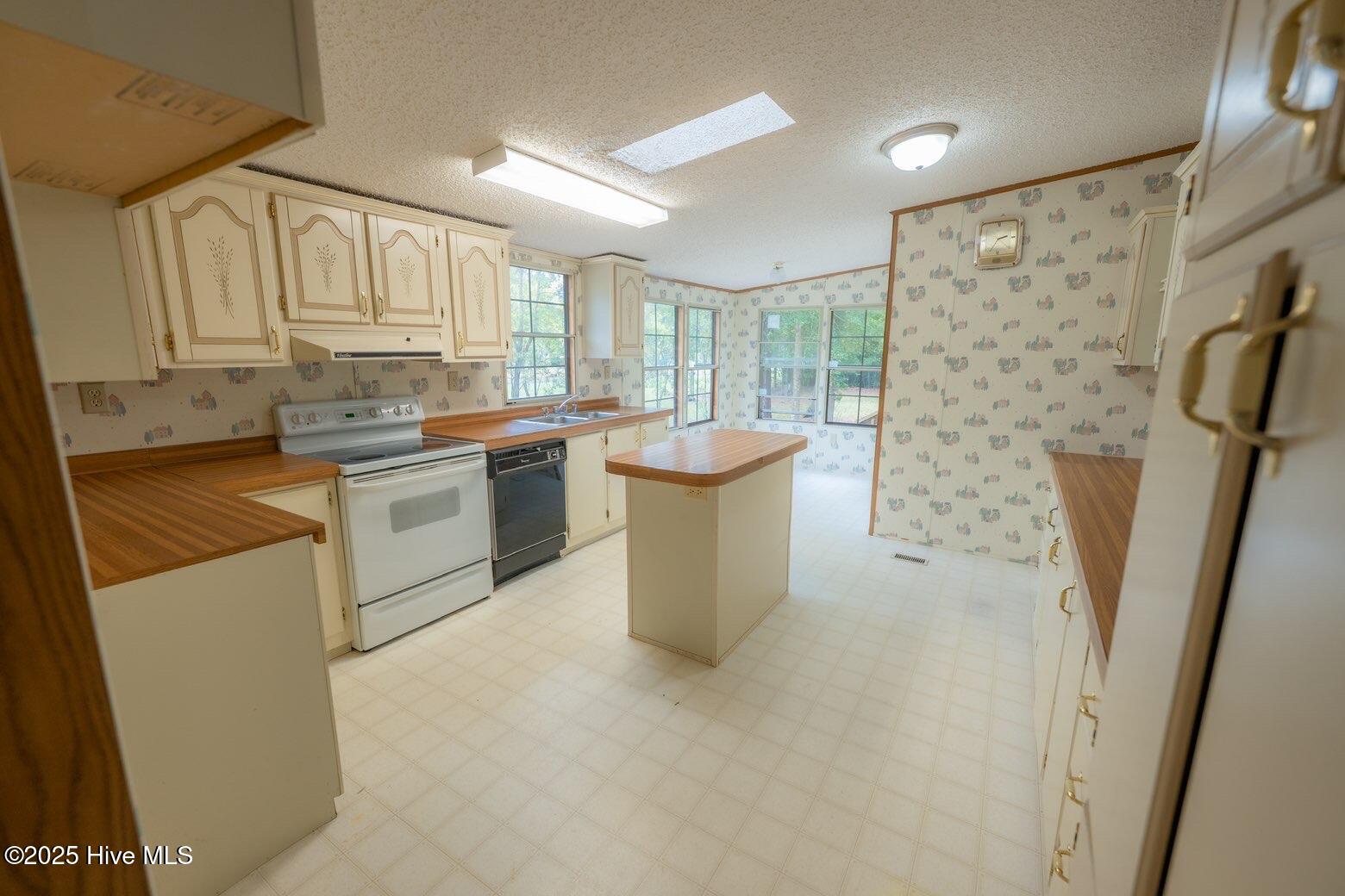 270 Duck Creek Road Washington, NC 27889 - Photo 10 of 24 009 Kitchen
