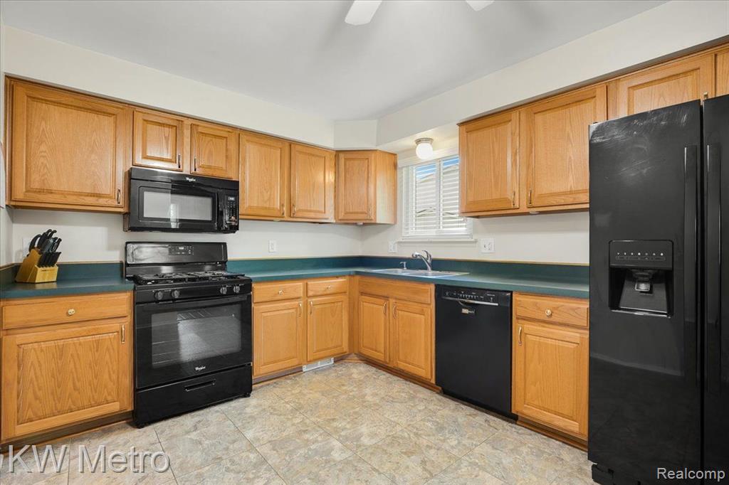 1411 Deerhurst Court Rochester Hills, MI 48307 - Photo 11 of 48