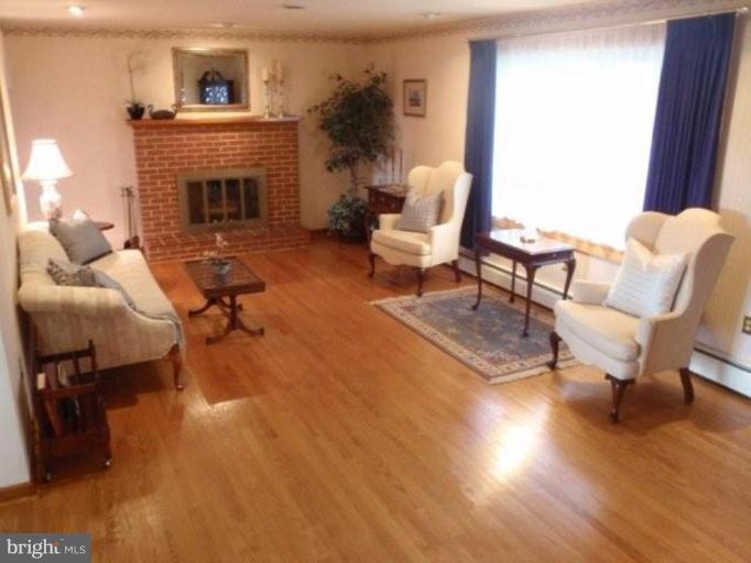 4121 Ridge Road Westminster, MD 21157 - Photo 6 of 30 Living Room