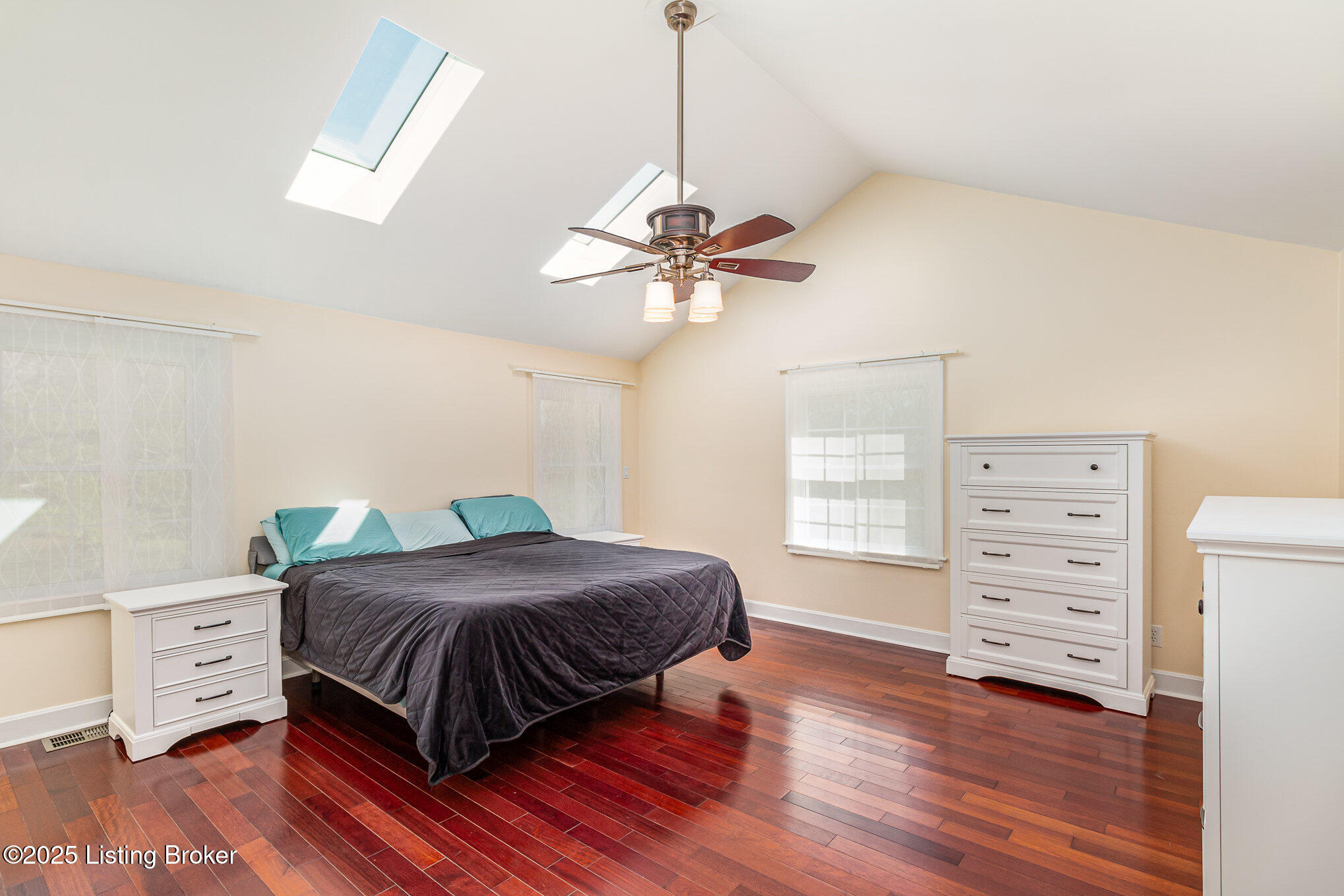 4500 Chenoweth Run Road Louisville, KY 40299 - Photo 8 of 28 013_4500_chenoweth_run_road_59-edit_112