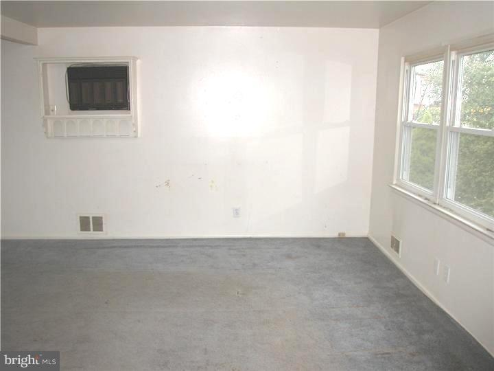 14 Walton Road Mount Holly, NJ 08060 - Photo 2 of 14 Living Room