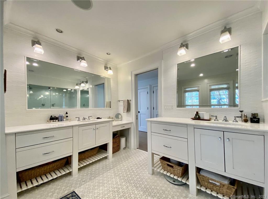 7 Whaling Road Darien, CT 06820 - Photo 15 of 34 Ensuite Primary Bath