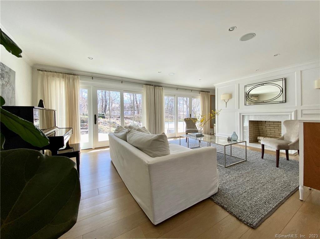 7 Whaling Road Darien, CT 06820 - Photo 3 of 34 Living Room