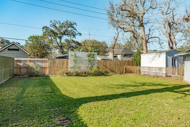 a view of a back yard of the house