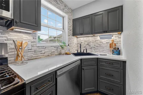 $209,000 | 9102 West Swan Circle, Brentwood, MO 63144
