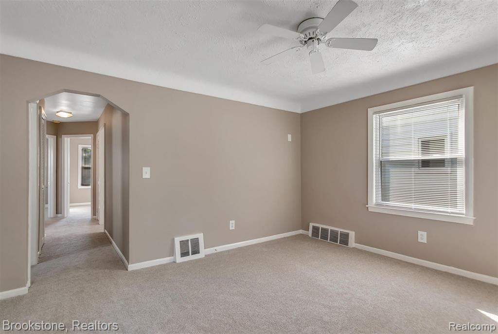 2734 Crooks Road Royal Oak, MI 48073 - Photo 13 of 50