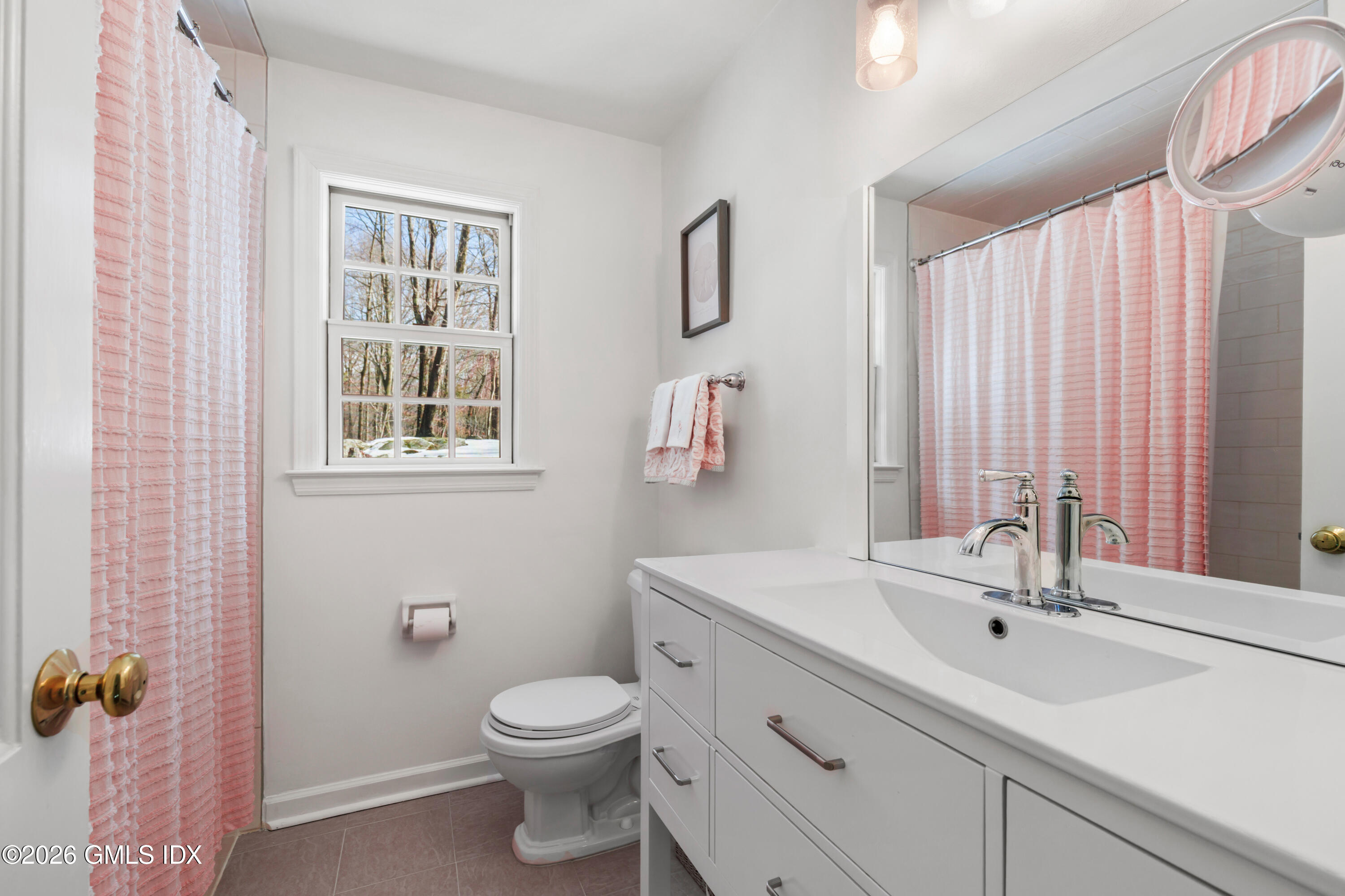 40 Thunder Mountain Road Greenwich, CT 06831 - Photo 29 of 35 hall bath