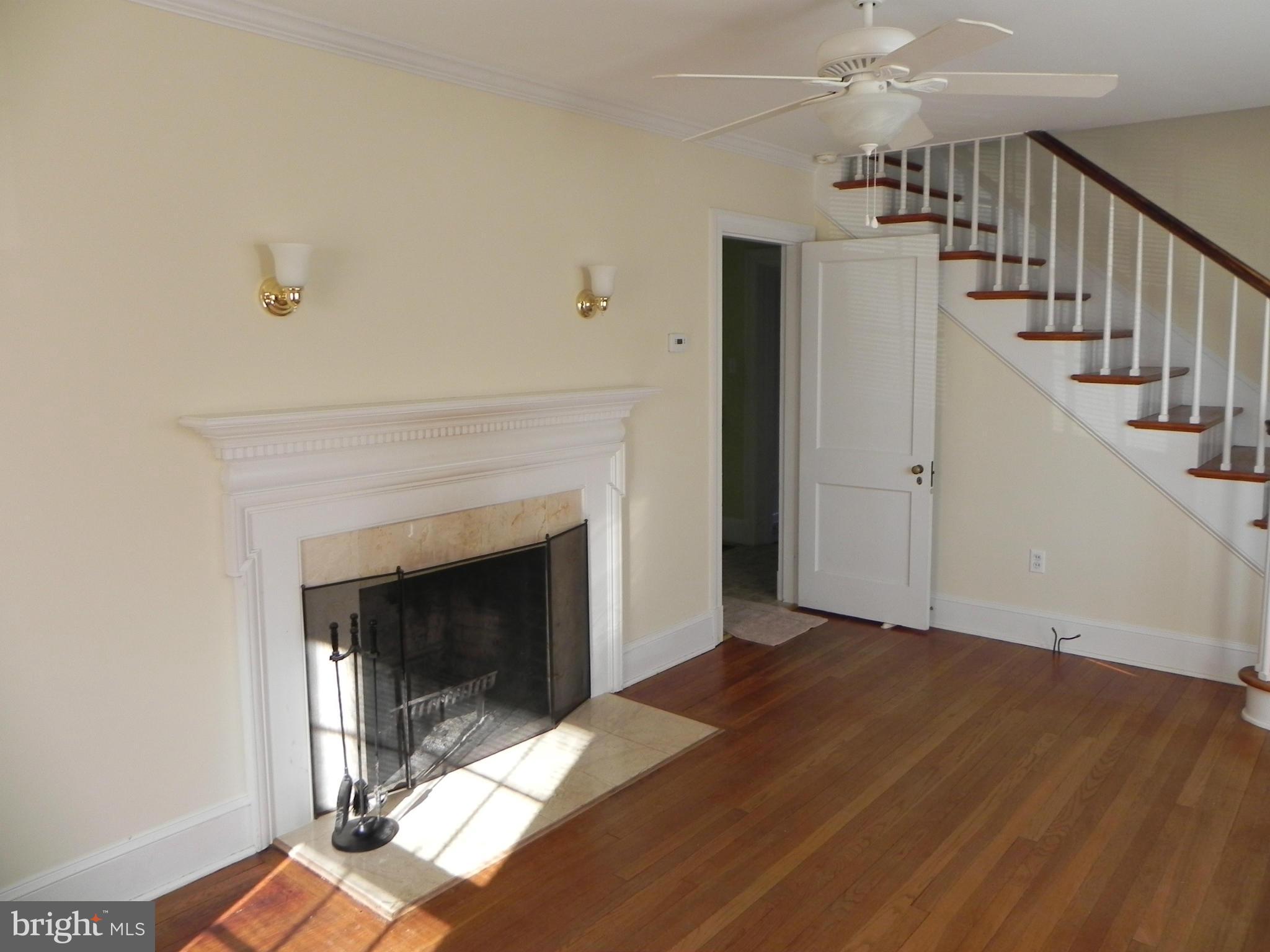 306 Bellview Avenue Winchester, VA 22601 - Photo 5 of 21 Living Room