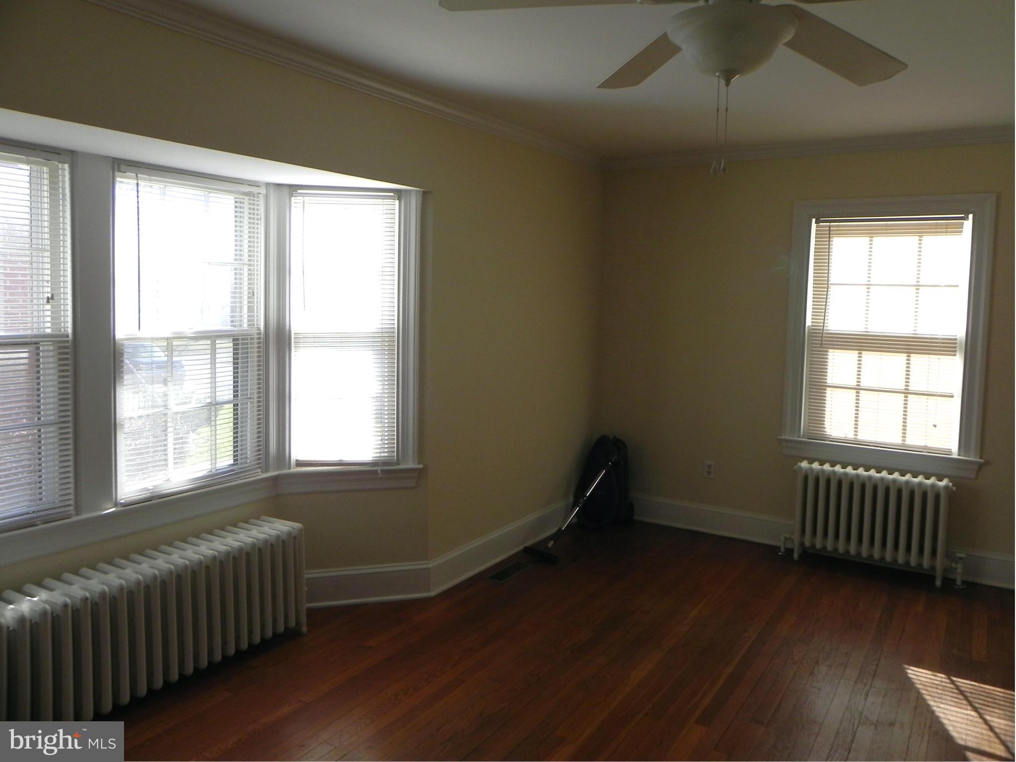 306 Bellview Avenue Winchester, VA 22601 - Photo 6 of 21 Living Room