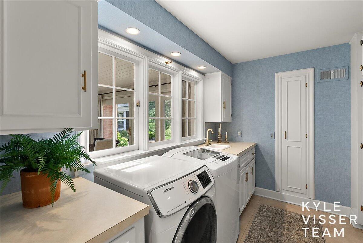 2089 Robinson Road Southeast Grand Rapids, MI 49506 - Photo 40 of 73 Laundry Room