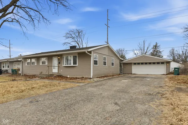 $265,000 | 324 Holiday Drive, Plainfield, IN 46168