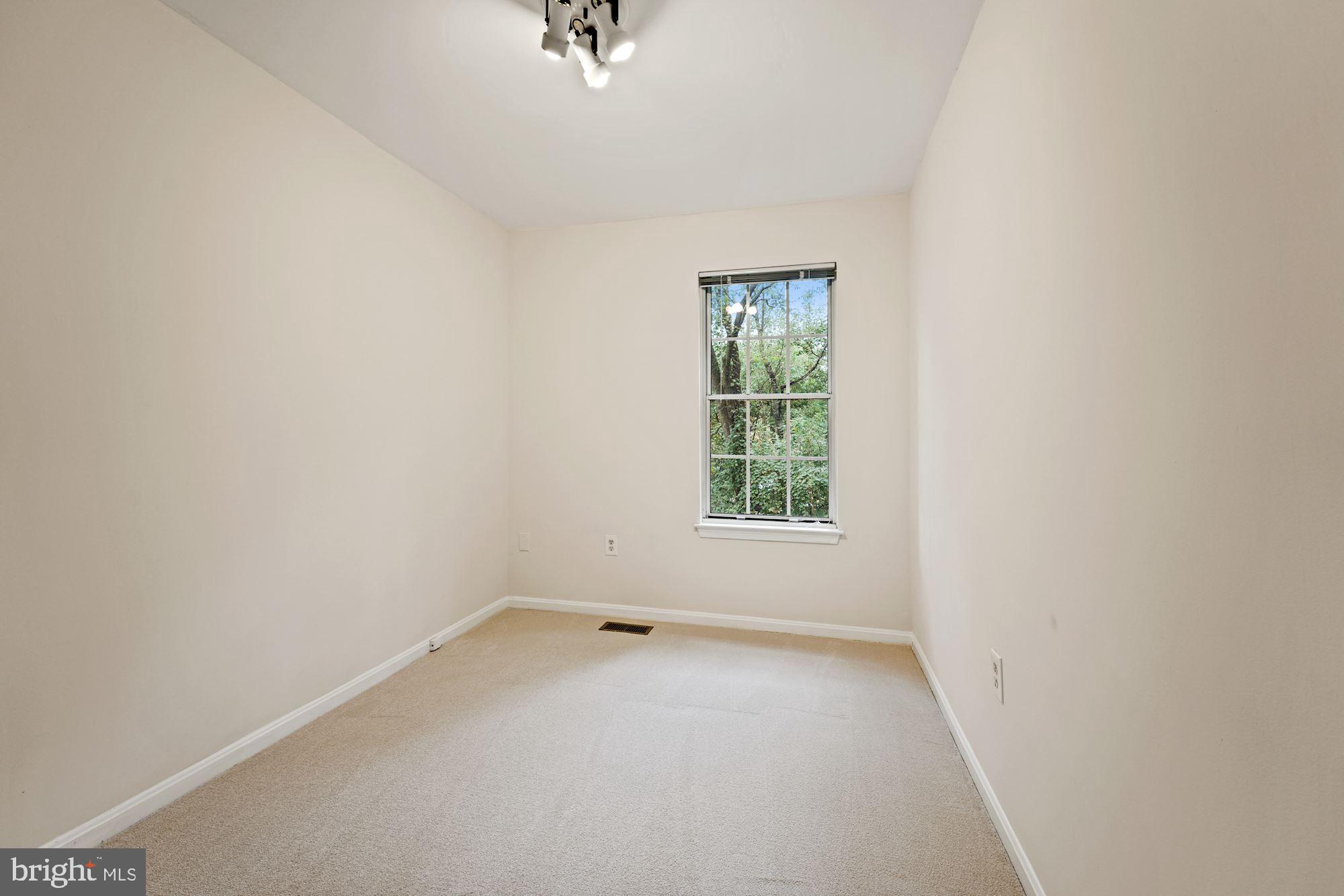 2032 Flowering Tree Terrace Silver Spring, MD 20902 - Photo 20 of 26 Gallery Image 20