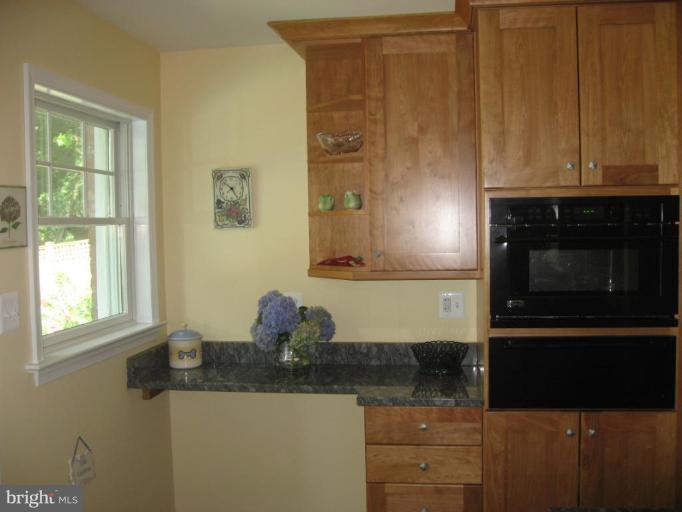 3937 Chesterbrook Road Arlington, VA 22207 - Photo 7 of 24 Kitchen/Dining Room