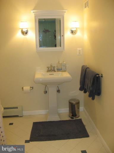 3937 Chesterbrook Road Arlington, VA 22207 - Photo 8 of 24 Bath #1