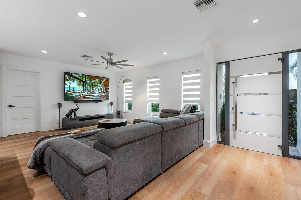 115 St Cloud Lane Boca Raton, FL 33431 - Photo 23 of 35 115StCloudLaneBocaRaton-25