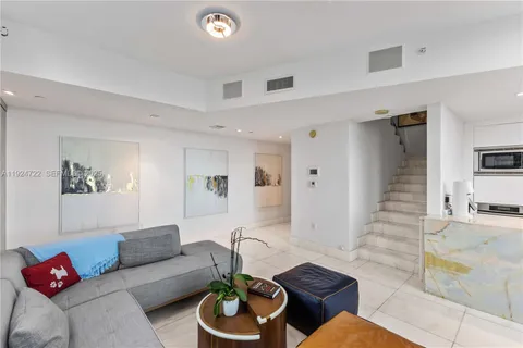 $8,250 | 900 Biscayne Boulevard, Unit 901, Miami, FL 33132