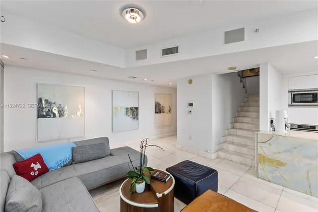 $7,750 | 900 Biscayne Boulevard, Unit 901, Miami, FL 33132