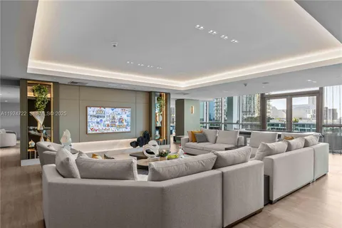 $8,250 | 900 Biscayne Boulevard, Unit 901, Miami, FL 33132