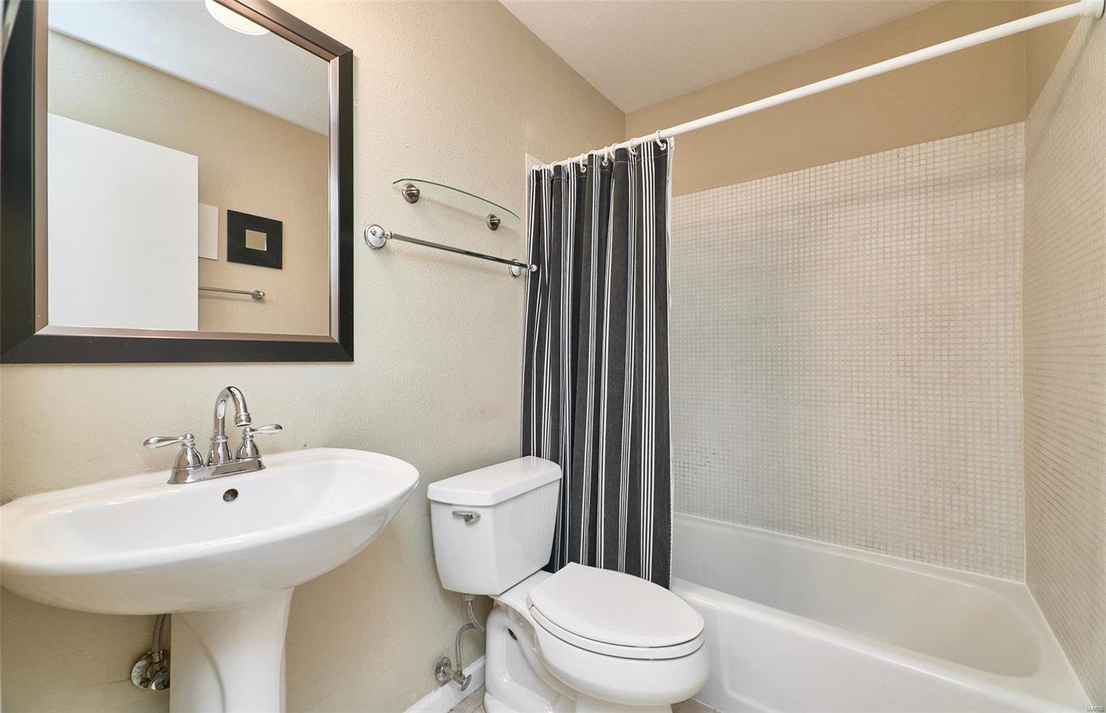 383 Messina Drive Ballwin, MO 63021 - Photo 13 of 24