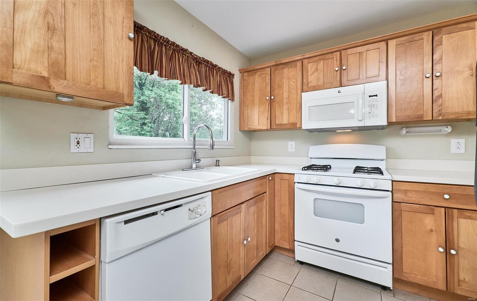 383 Messina Drive Ballwin, MO 63021 - Photo 8 of 24