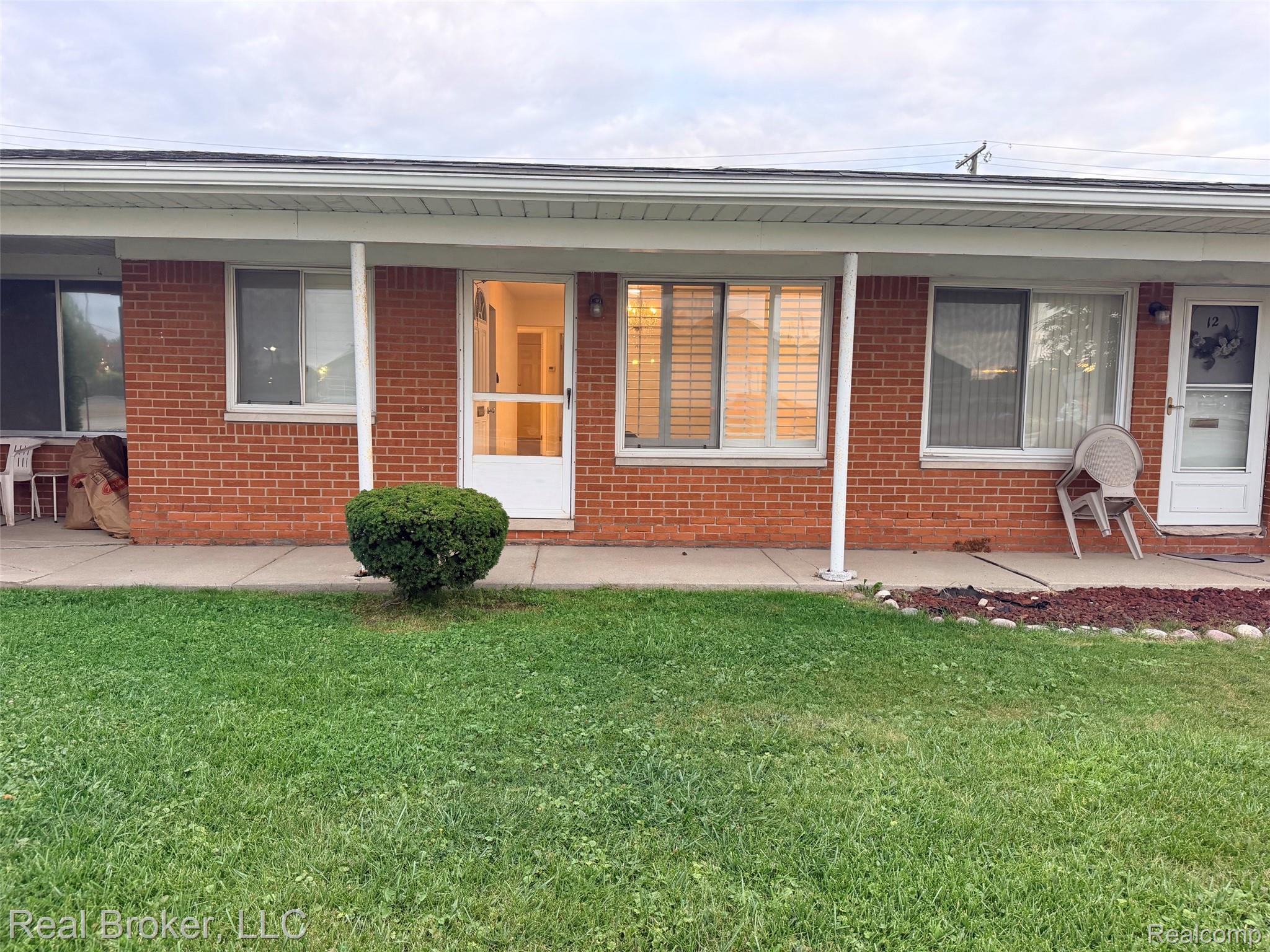 22444 Kelly Road, Unit 11 Eastpointe, MI 48021 - Photo 1 of 18 IMG_8568.jpeg