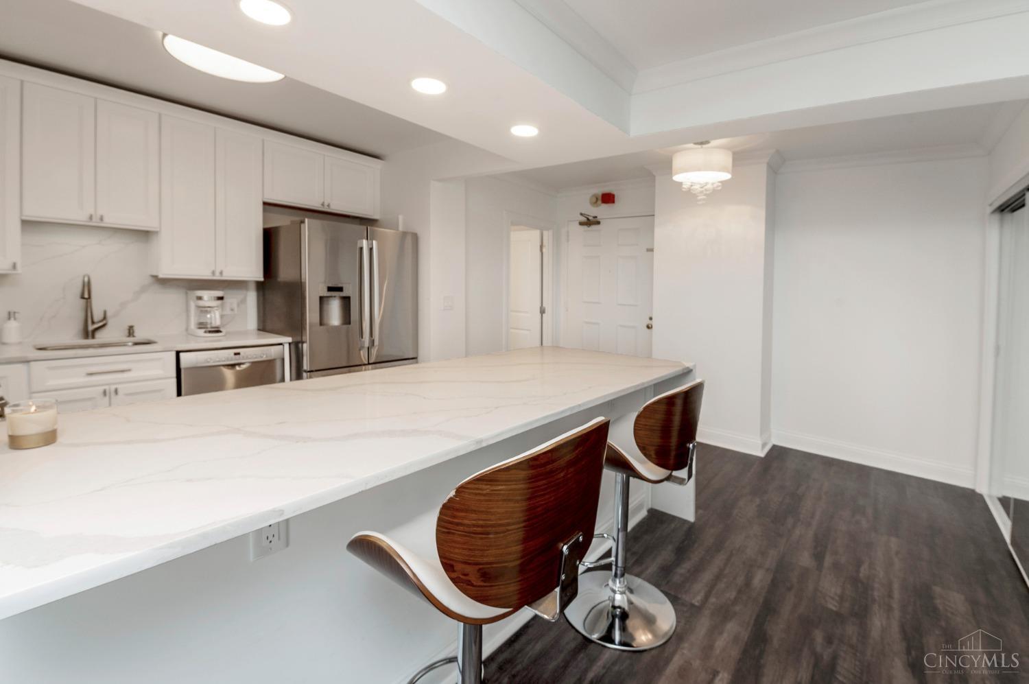 2444 Madison Road, Unit 1411 Cincinnati, OH 45208 - Photo 4 of 42 Gallery Image 4