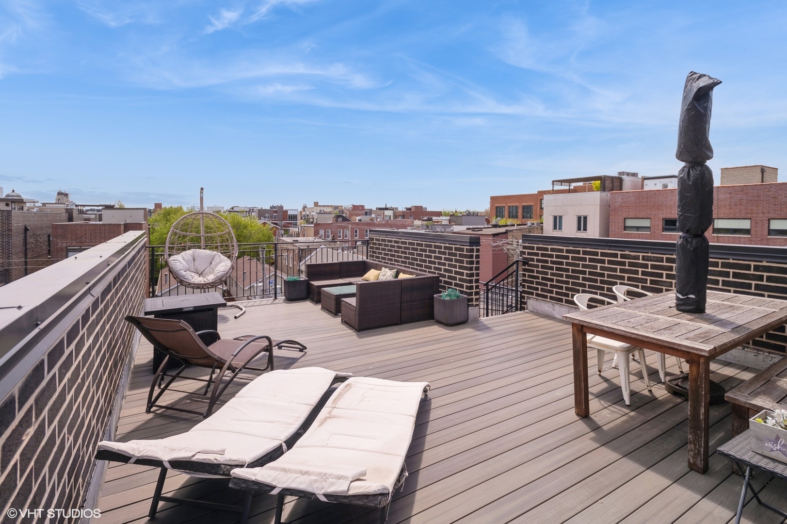 1543 West Augusta Boulevard, Unit 2 Chicago, IL 60642 - Photo 15 of 21 a terrace of a house with outdoor seating