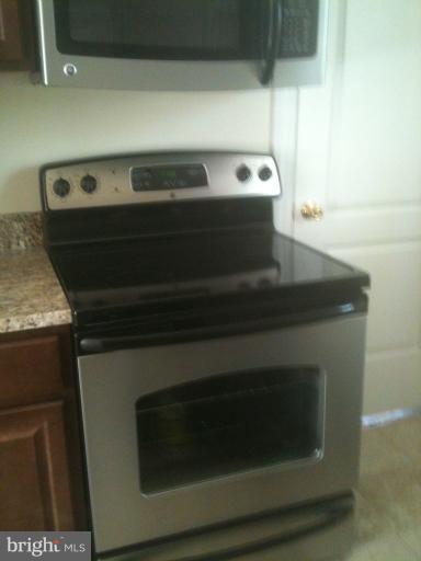 12151 Lester Road Manassas, VA 20112 - Photo 2 of 7 Kitchen