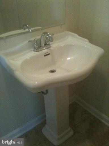 12151 Lester Road Manassas, VA 20112 - Photo 5 of 7 Bath